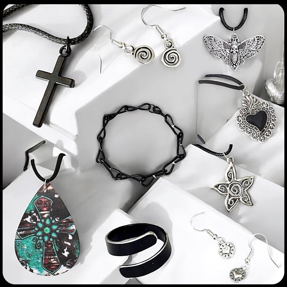 Winnfritt’s Handmade Jewelry
5 $8 Items For $25